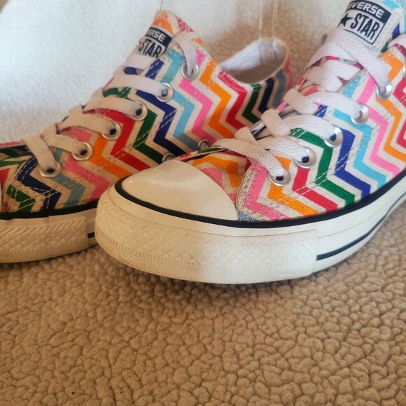 Converse Chuck Taylor All Star Low Top Rainbow Chevron Print Sneakers - Size 8 - Picture 1 of 8